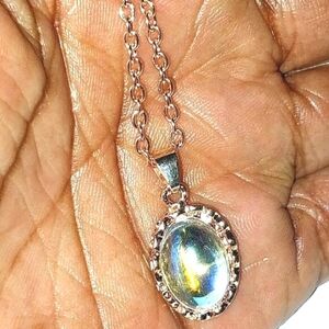 Elegant vintage pendant moonstone necklace